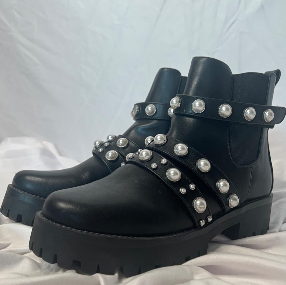 NWOT BP Kora 2 Lug Chelsea Boot Size 5.5